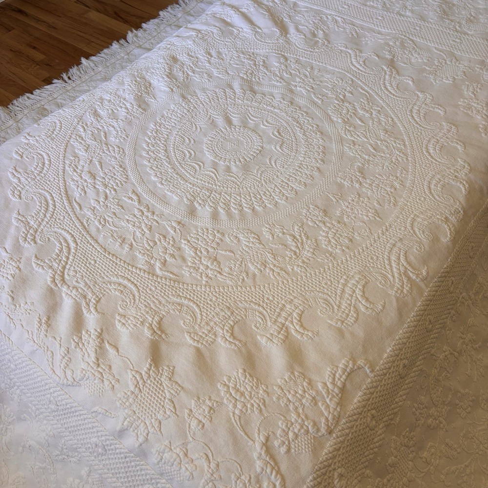 BATES QUEEN ELIZABETH COTTON BEDSPREAD 90x110 ANTIQUE WHITE Fringe Matelasse - Picture 4 of 10